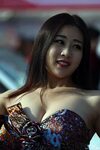 中 国 第 一 胸 模 江 青 大 晒 胸 围 34F 巨 乳 在 江 苏 淮 安 大 运 河 广 场 车 展 搔